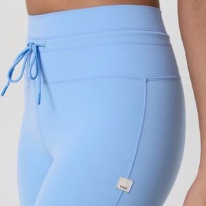 NEW Vuori Women's Daily Legging light blue drawstring waist size medium 25”